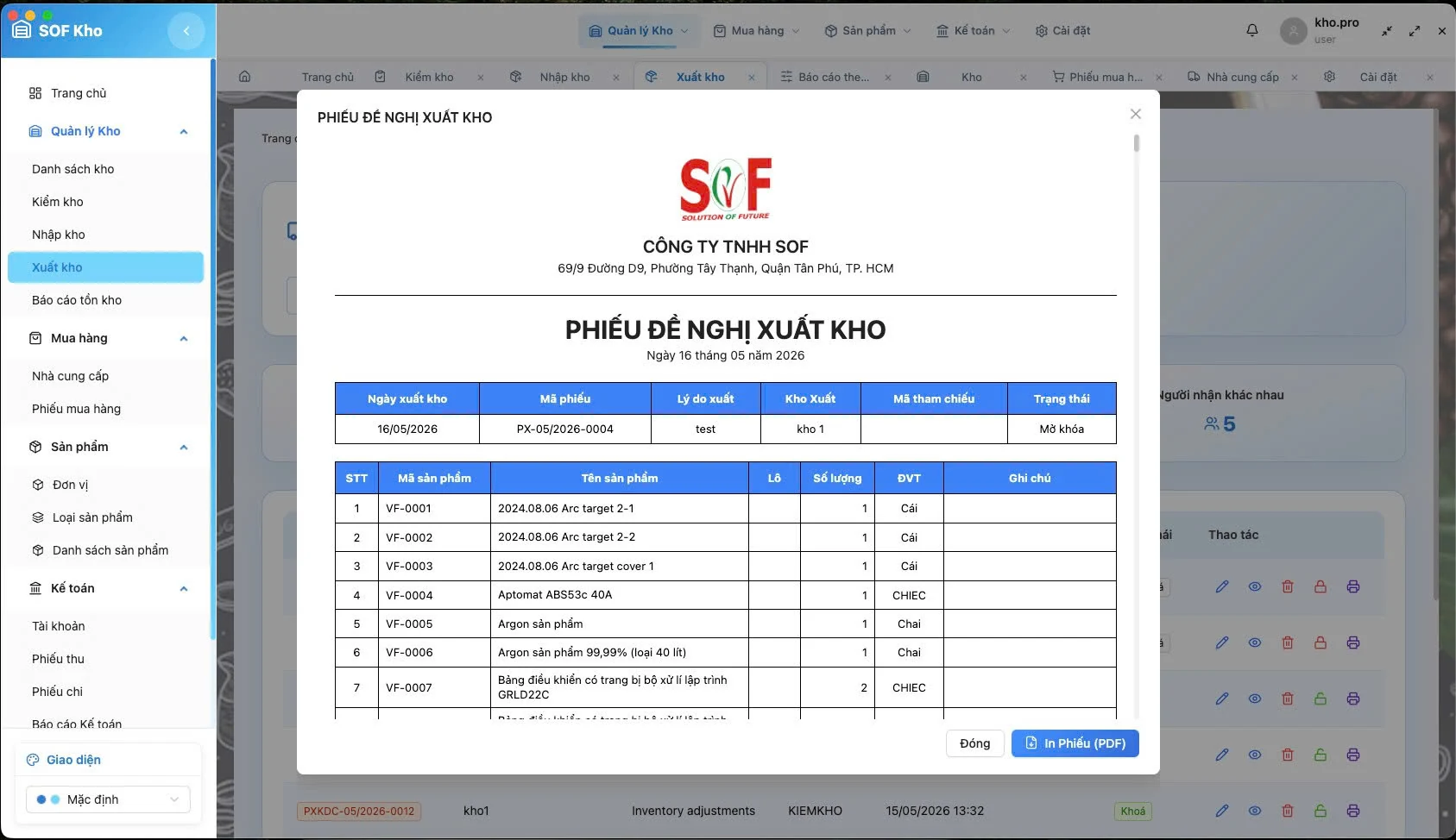 SOF Kho warehouse issue request showing outbound product lines, quantities, units, destination details, and approval status.